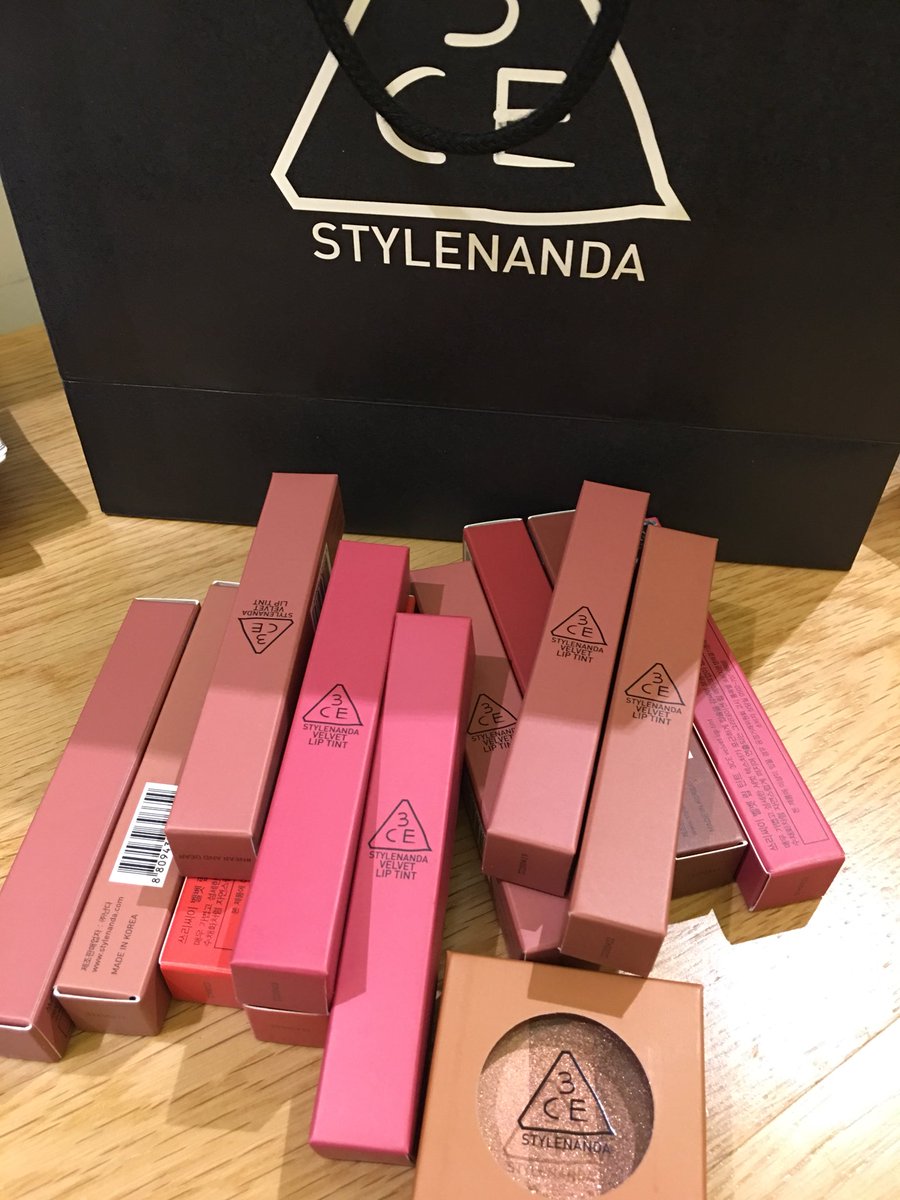 Realbee4's tweet photo. พร้อมส่ง #3CE VELVET LIP TINT หิ้วเองจากเกา แท่งละ 490฿ ❤️ #รีวิวเกาหลี #รับหิ้วเกาหลี #พรีออเดอร์เกาหลี #รับหิ้วสินค้าเกาหลี #howtoperfect https://t.co/pFP9GpLIXA