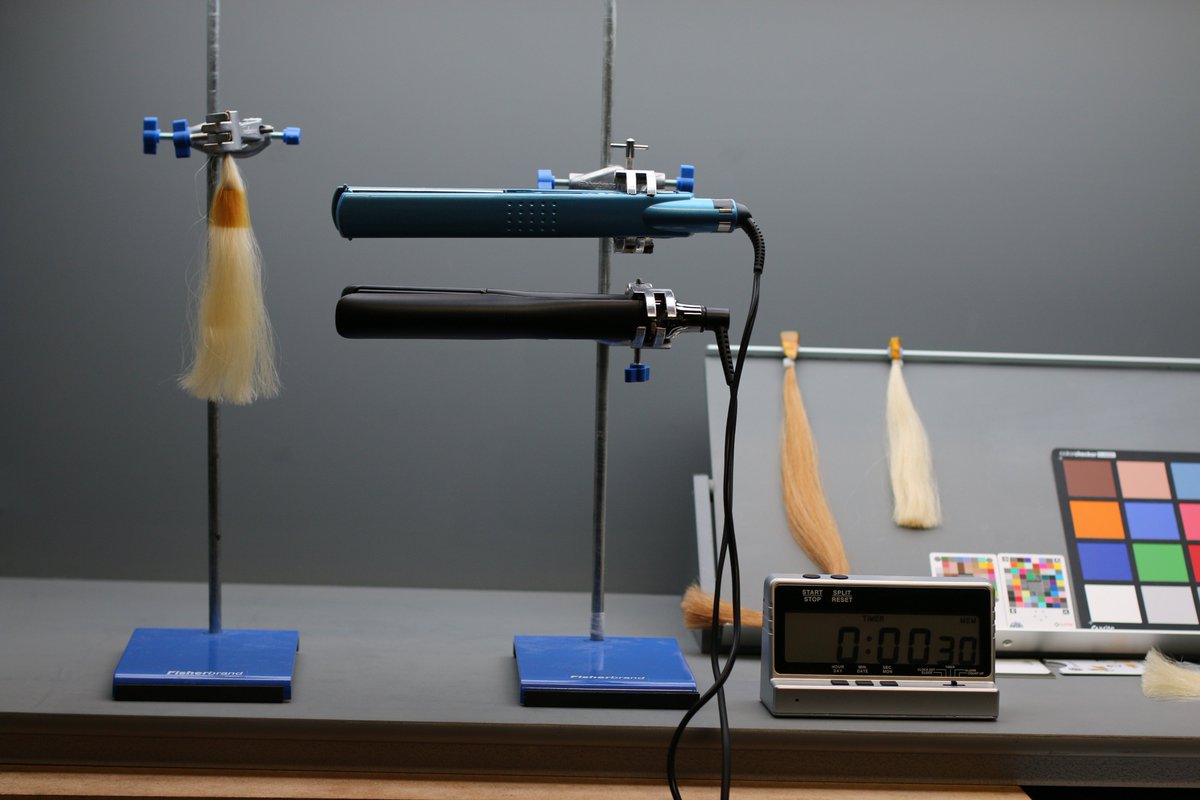 acti's tweet photo. Les coulisses de Tesla ? Que nenni ! La team @acti accompagnée des ambassadrices #ghdGeneration découvre le ghd R&amp;D Lab, l’atelier qui pousse l’innovation technologique au service du cheveux à son paroxysme 👨‍🔬💇 https://t.co/Oqs1vzdcBM