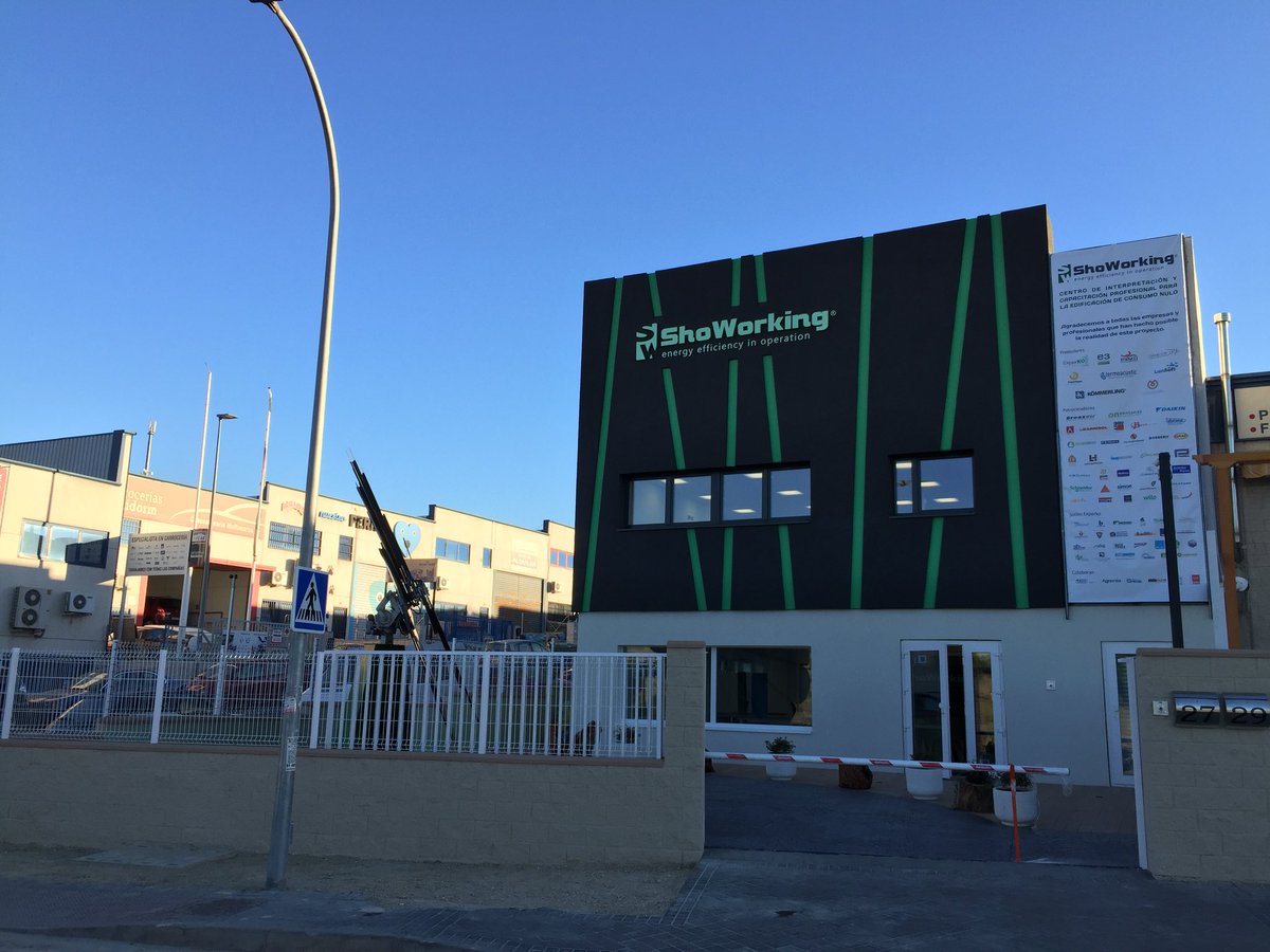 fjexposito's tweet photo. Centro de Capacitación para la Rehabilitación Energética en #Rivas un edificio capaz de generar su propia energía,de esto se habla en #epowerbuildingSUMMIT puedes pasar a conocerlo. @raul_calleja @Construtec_ @SchneiderES @zehnder_spain @pladur_ES @KOMMERLING_ESP @Anerr_ https://t.co/HGrGrV5ilM