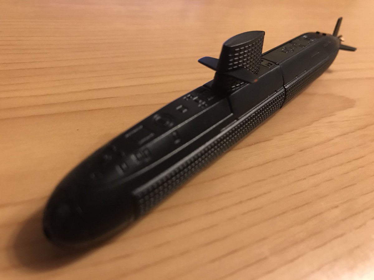 今日横須賀の軍港めぐり帰りに潜水艦ボールペンを購入♬艦の後ろを回す