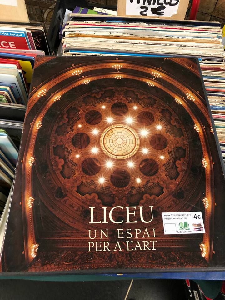 En la setmana de Santa Cecilia, us oferim el llibre sobre el <a href="/Liceu_cat/">Gran Teatre del Liceu</a> a la parada de Plaça Catalunya. En <a href="/Cristiancejota/">Cristián Cortés</a> el recomana!