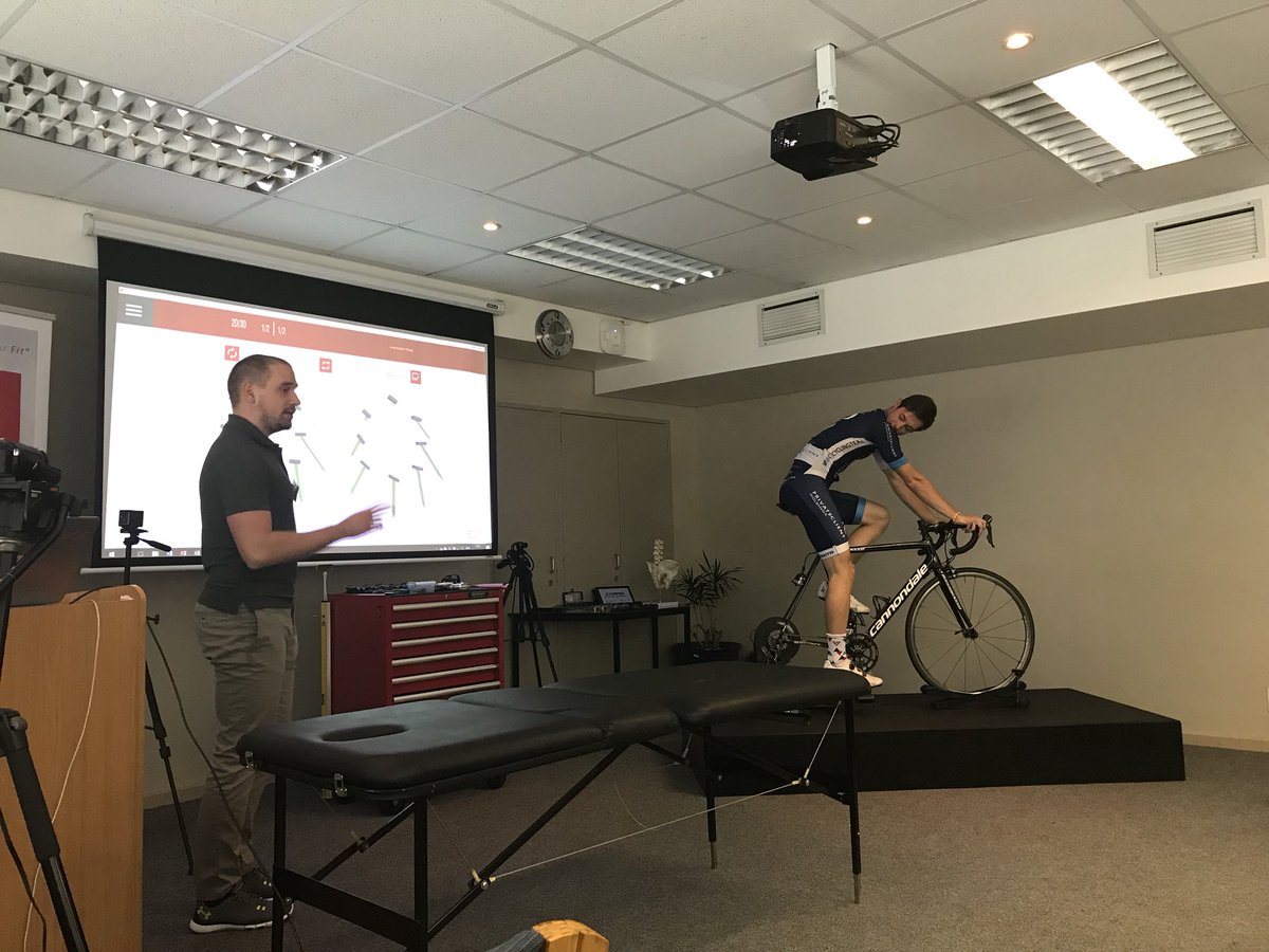WendzH's tweet photo. Pedal force vectors demonstrated by @borutfonda. @ForpedCycling. Super interesting discussing different elements of bikefitting. #MACC2017 #bikefitting https://t.co/a02E3x32VO