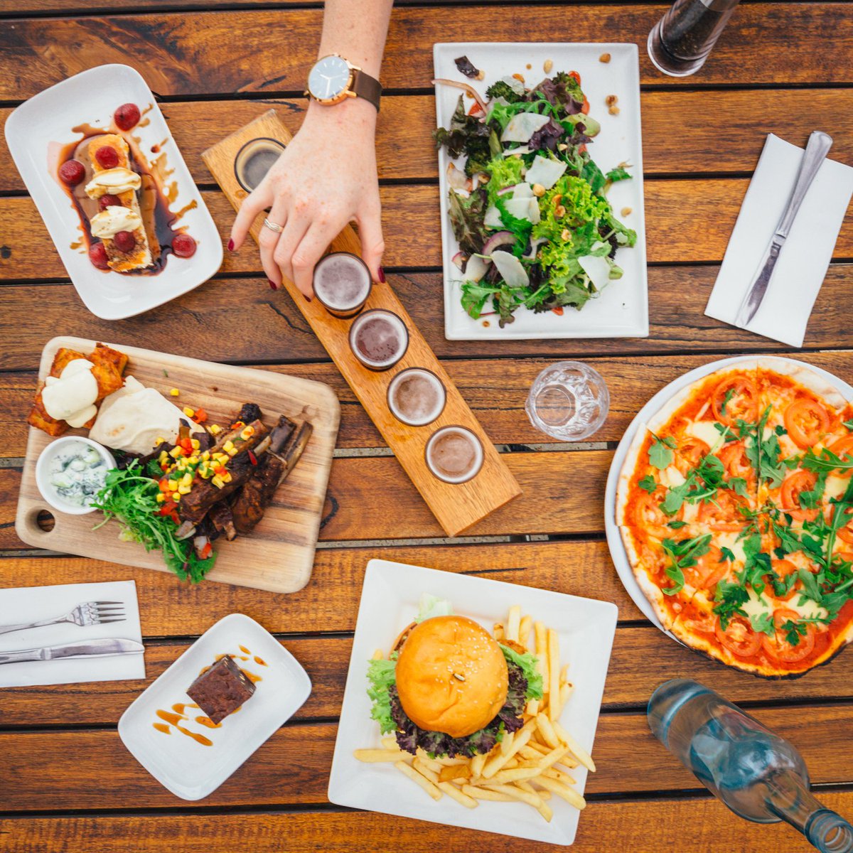 YoungAdventures's tweet photo. We checked out our fair share of fab wineries in @MargaretRiver  but I also really loved the craft beer scene too, especially during the @GourmetEscape  festival - like lunch at Eagle Bay #beerrainbow #margaretriver https://t.co/ZTxciLc18W