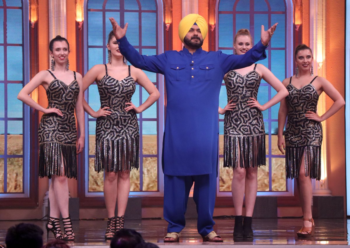 Koimoi's tweet photo. PHOTOS!!! @KapilSharmaK9's special episode #OyeFirangi for #Sony #Koimoi @TheMovieFirangi #BollywoodNews https://t.co/kQA7Y0qgC9