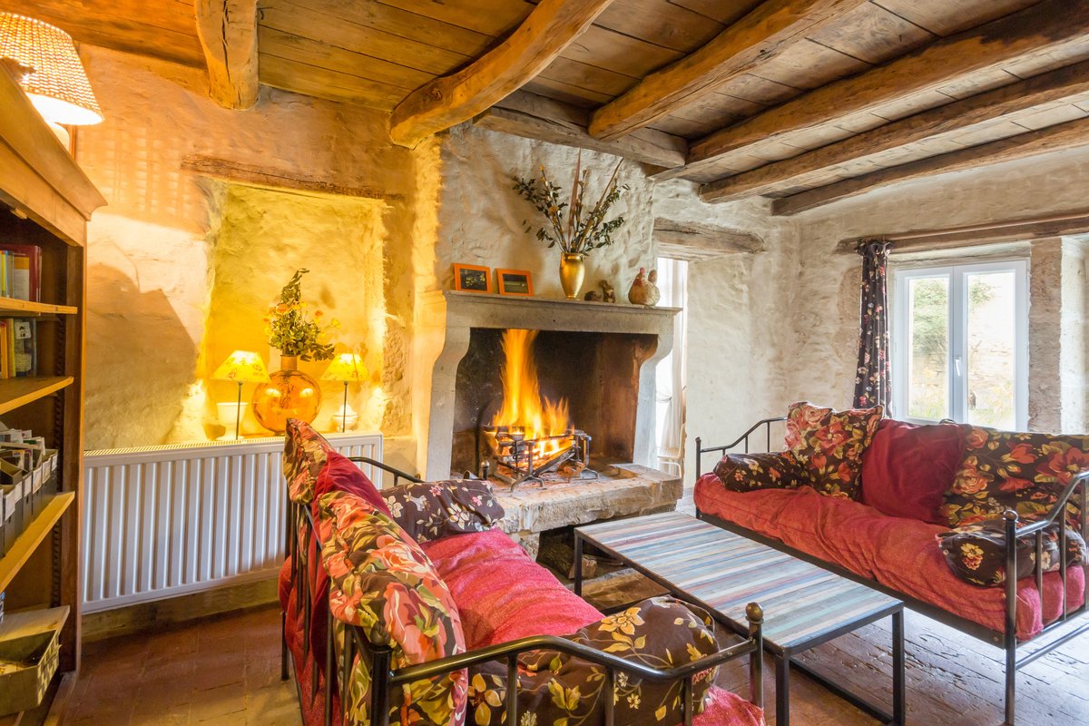 GitesBourgogne's tweet photo. Retrouvez-vous, le temps d'un #sejour ou d'un #weekend en #bourgogne autour d'un bon feu de bois 🔥😉 #locationsdevacances avec #cheminée https://t.co/so8XRzLM4V #BourgogneTourisme https://t.co/OFeE5K0Vqp