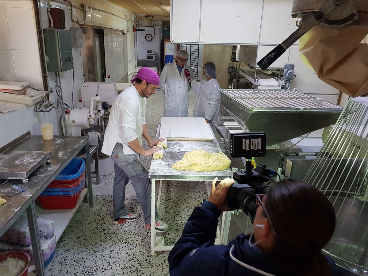 Y de nuevo... nos visitan los medios para contar un poquito más sobre #panaderiajesus  <a href="/CMM_es/">Castilla-La Mancha Media</a>
