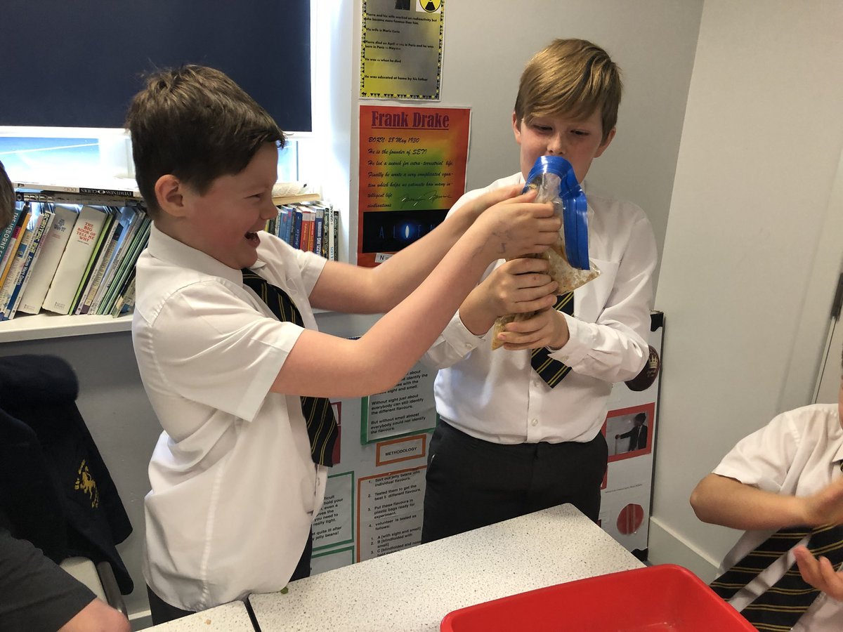 DrWallScience's tweet photo. IIA making ‘poo’ by mimicking the digestive process with real food. #GIsystem #digestion 💩 https://t.co/ni2VTHTf74