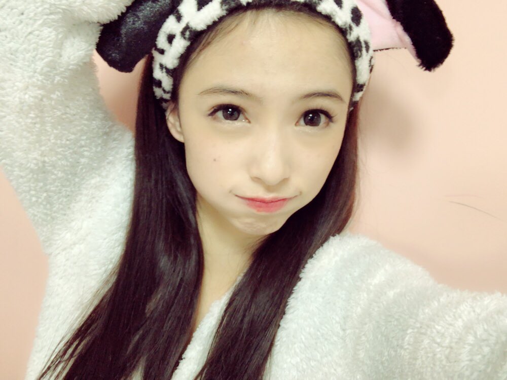 鶴巻星奈 Sur Twitter 明日からしばらくお家にいないので 荷作り中です ディズニーで買ったヘアバンド前髪上げるのに楽だから最近毎日付けてます 笑 明日からドキドキ T Co Grxwyye3nf Twitter