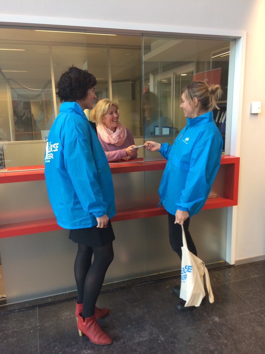 Cobus_V_G's tweet photo. VDAB’ers bellen en bezoeken massaal werkgevers vandaag #eerstekeermetvdab https://t.co/H6vyw8bhzB