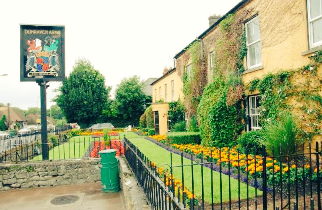 OriginalIrishHt's tweet photo. The @DunravenArms can thank the Earl of Dunraven for its Name, who created the story book village of @AdareVillage by rebuilding the area with large thatched roofs instead of slates #Throwback #ManorHouseThursday #Givingthanks https://t.co/s5MpaadMik