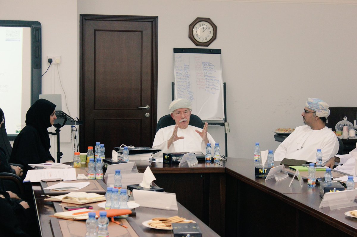 Altaaat's tweet photo. كم تم في هذه الجلسة الخامسة من البرنامج إستضافة عبدالقادر عسقلان الرئيس التنفيذي لبنك عمان العربي سابقًا. https://t.co/8ESS6m2gQz