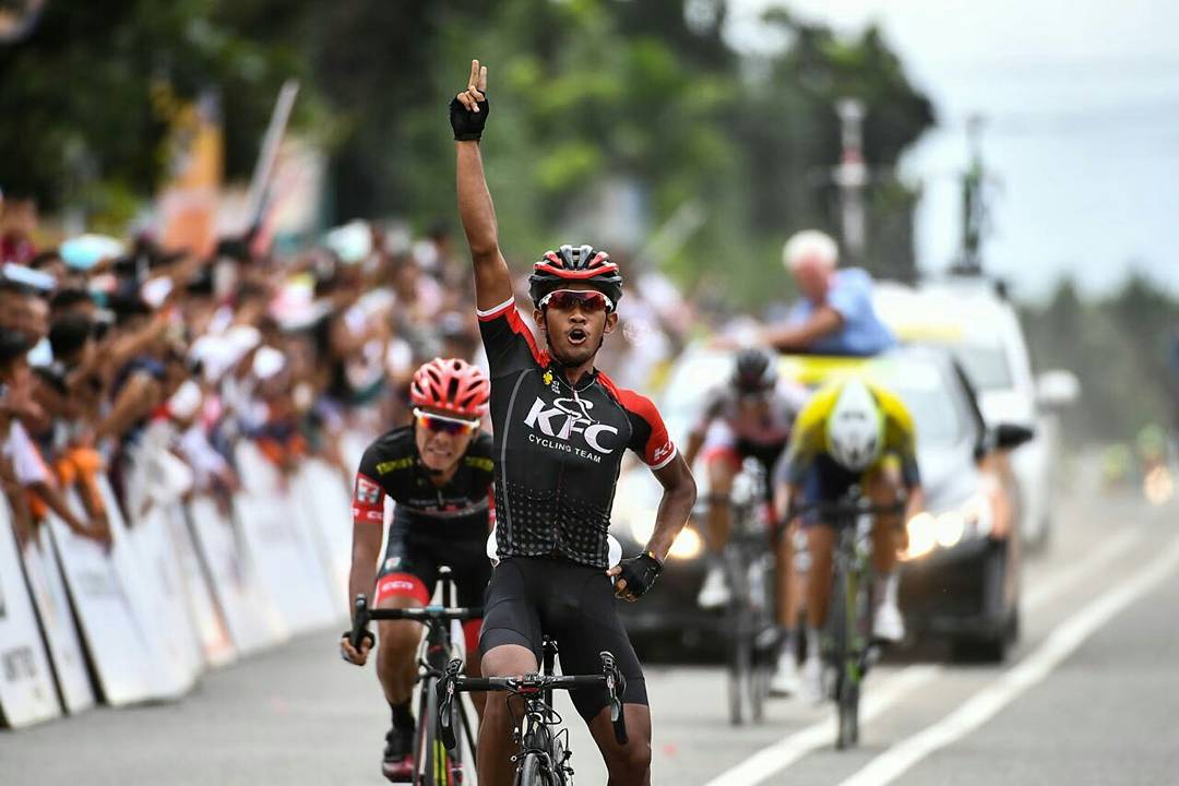 KemenPariwisata's tweet photo. Press Release Etape 6 TDS 2017
IMAM ARIFIN BUAT MASYARAKAT PASAMAN BARAT BERGEMURUH
https://t.co/e50fU1yCNz
#tourdesingkarak2017 #TdS2017 #PesonaIndonesia #WonderfulIndonesia https://t.co/TMOGfqUbyb