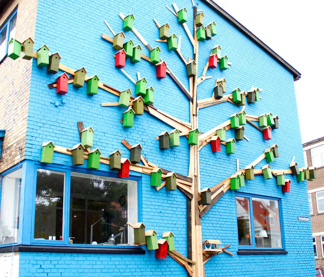 parseerror_'s tweet photo. Ce street artist a construit plus 3500 cabanes urbaines pour les oiseaux ! https://t.co/YuCtPa9q5z https://t.co/Gp9LeW7ZKW
