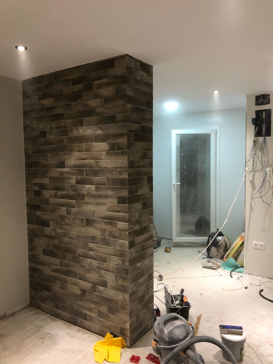 BeamonteVallejo's tweet photo. REFORMA GURPIDE | Paso 4 - Acabados.
Seguimos adelante con la reforma integral de esta vivienda. Diseñamos un gran muro cerámico que divide las estancias de salón y cocina. 🏠 https://t.co/WbBlkPzaqT