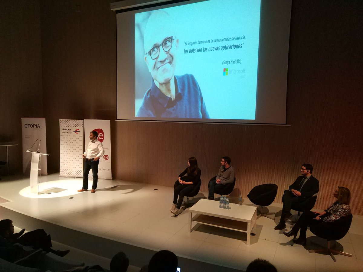 turmoman's tweet photo. "Nos comunicaremos con bots para interactuar", seguimos con @Nova3Rrss en el #TendUP de @ajearagon e @IbercajaSocial https://t.co/q6uWzuhL17