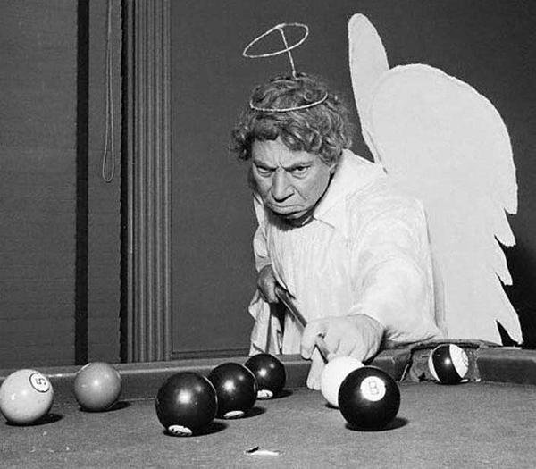 JaneHoodless's tweet photo. Silent cherub Harpo Marx–born OTD 1888–learned the correct way to hold a harp by studying a five-&amp;-dime picture of an angel. #KnowledgeIsEverywhere https://t.co/H9EkQYssjy