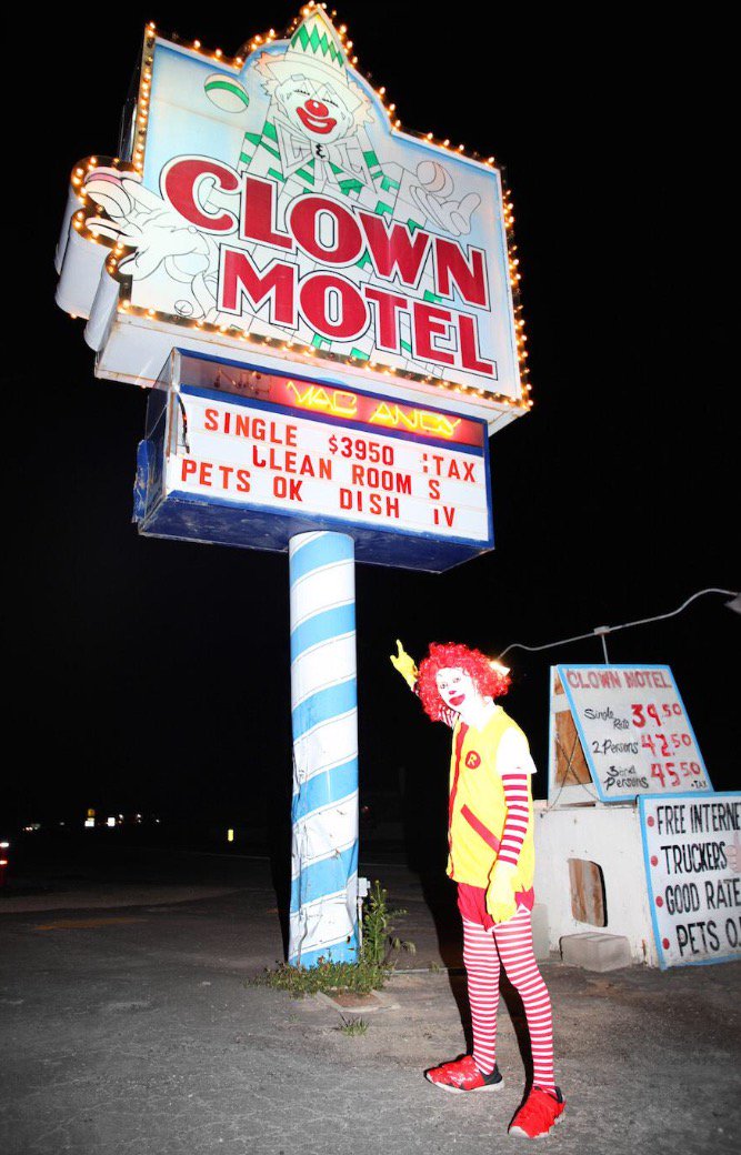 Miapiaseniorita's tweet photo. @kathygriffin Remember when I took this picture of you in front of the Clown Motel last week? And we drank too good and washed our clothes in a bathroom sink. 😂😂😂 #stayclassy #hittingbottom #yourcareerisover https://t.co/XzojJlfUQ7