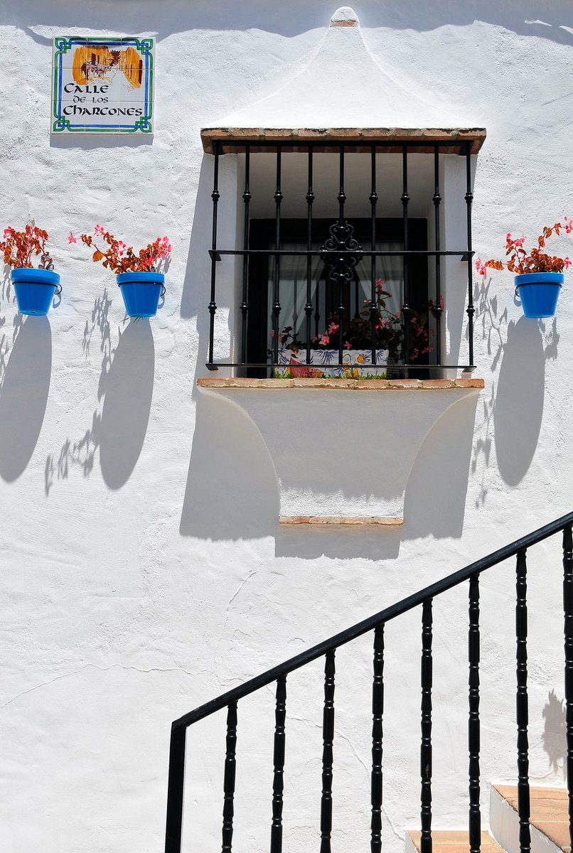 MijasPromocion's tweet photo. La calle #Charcones no puede ocultar sus origenes autóctonos y su influencia del conjunto andaluz. #mijas https://t.co/TgfgxWKwGC