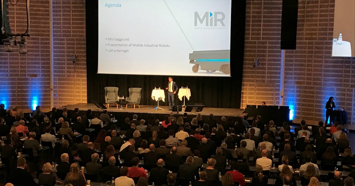 EGNdanmark's tweet photo. Det er ikke nok med et produkt, som driver forandring og definerer markedet. Kommunikationen afgør om de potentielle kunder ser mulighederne og værdien.
Thomas Visti Jensen fra @MobileIndRobots om det danske roboteventyr til #EGNdagen17 
#dkledelse #dkbiz https://t.co/VDgtztS7tL