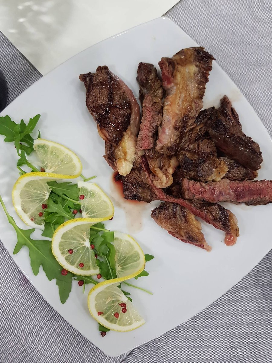 Assaggidiviaggi's tweet photo. Ieri sera alla #braceria Barone a #casalnuovo la bella cena ##GnaMeat per conoscere i nuovi progetti di @federcarni, la nuova #busta ed il progetto @YouMeatFiliera #GnaMeat #meat #carne #socialtable #salumi #salute #marketing #macellaio #cultura #cibo #food https://t.co/wPB04eDEyB