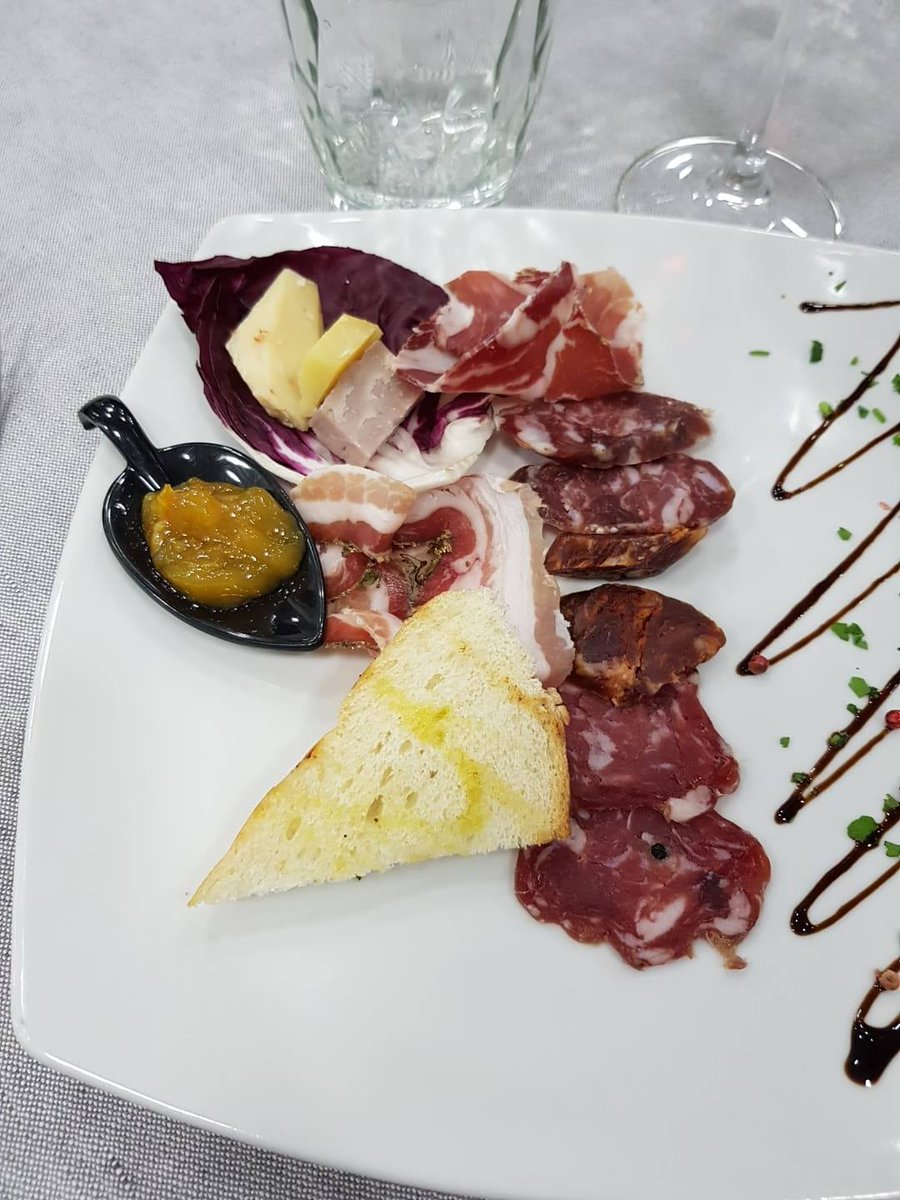 Assaggidiviaggi's tweet photo. Ieri sera alla #braceria Barone a #casalnuovo la bella cena ##GnaMeat per conoscere i nuovi progetti di @federcarni, la nuova #busta ed il progetto @YouMeatFiliera #GnaMeat #meat #carne #socialtable #salumi #salute #marketing #macellaio #cultura #cibo #food https://t.co/wPB04eDEyB