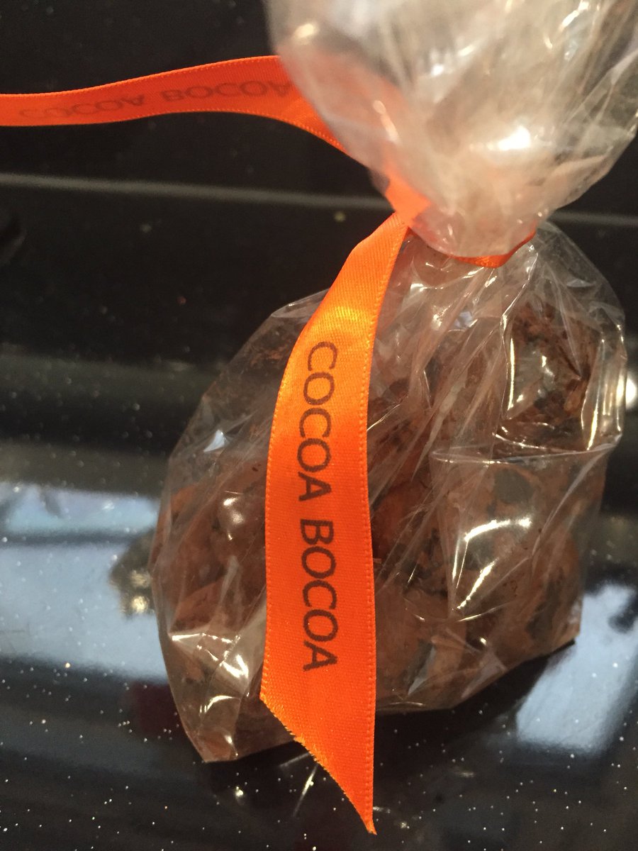 EastEdgeMag's tweet photo. Wonderful to meet the lovely Naeema of @COCOABOCOA for a coffee &amp; chat at Coffera. #cocoabocoa will be in Issue 3 😍 #shoplocal #eastham #newhamrocks https://t.co/TfwR2aAoln
