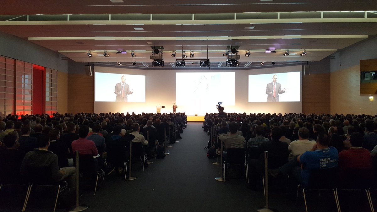 dba3_14's tweet photo. one of the best keynotes from @Lufthansa_DE at #DOAG2017 in packed room .. even pilots are humans .. but good ones 😉
#shareYourExperience #keepFlying https://t.co/fNYGORbYKd
