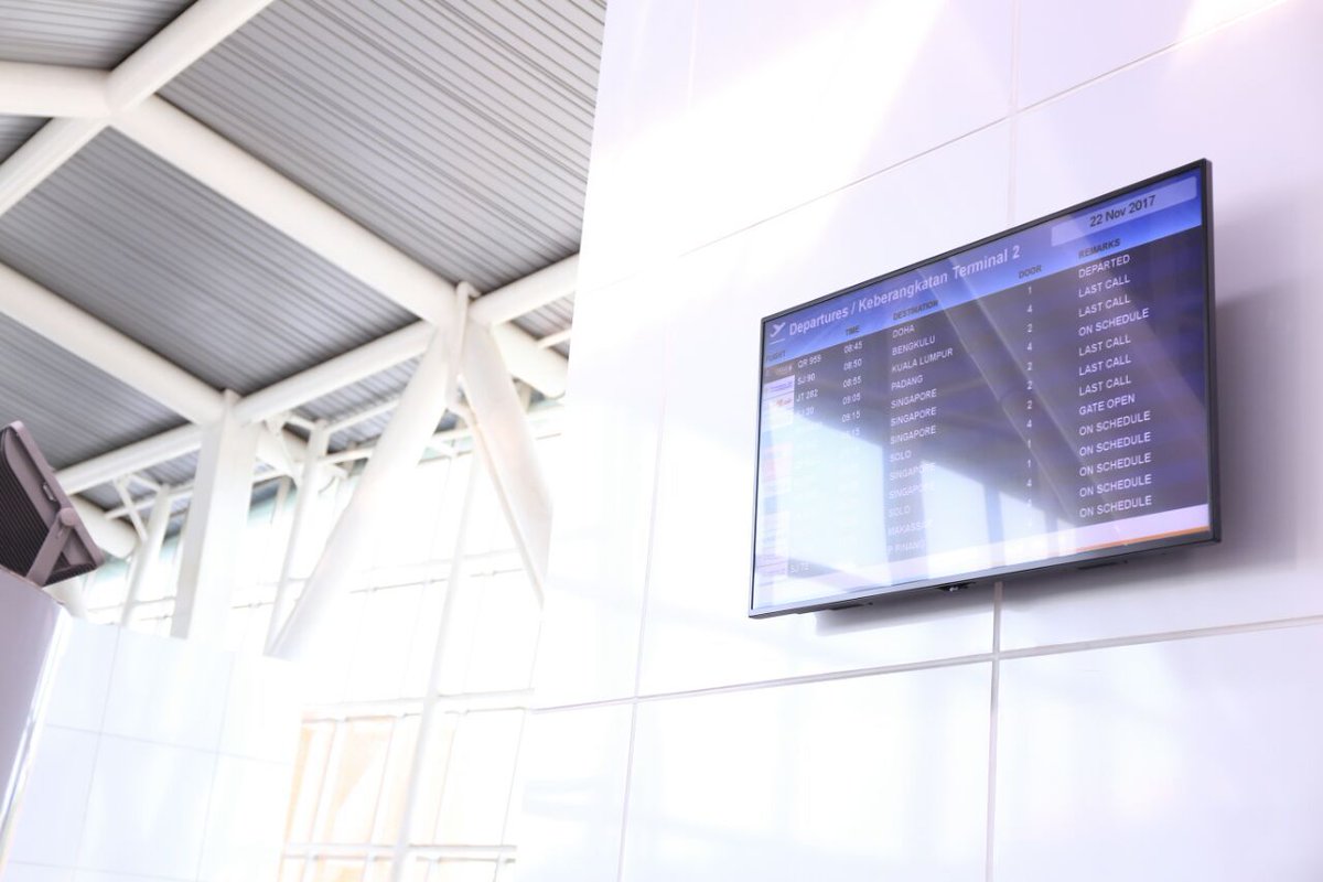 INJairports's tweet photo. Stasiun Kereta Bandara Soekarno-Hatta akan dilengkapi berbagai fasilitas. Seperti self check-in Kiosk, flight information display system (FIDS). Stasiun juga akan terhubung dengan rel Skytrain atau Skybridge. Kedepan, setiap hari akan ada 82 jadwal kereta di KA Bandara https://t.co/HnIB11tw3D