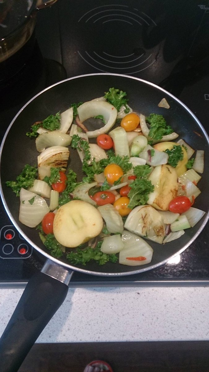 art2public's tweet photo. Can't Chat Yet #Foodie how about a stir fry with fennel, apple, cherry tomatoes, kale, red onion and chilli? #makingeffort #well-being if you want to make it more substantial add some rice or noodles? https://t.co/H5iutU4Ox7