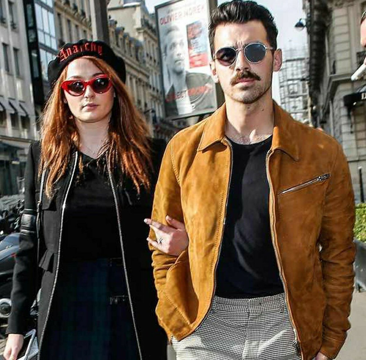 AlemDergisi's tweet photo. Sophie Turner, nişanlısı Joe Jonas ile birlikte Londra'da görüntülendi. #ALEM #alemcomtr #alemdergisi https://t.co/IoAUYJoGun