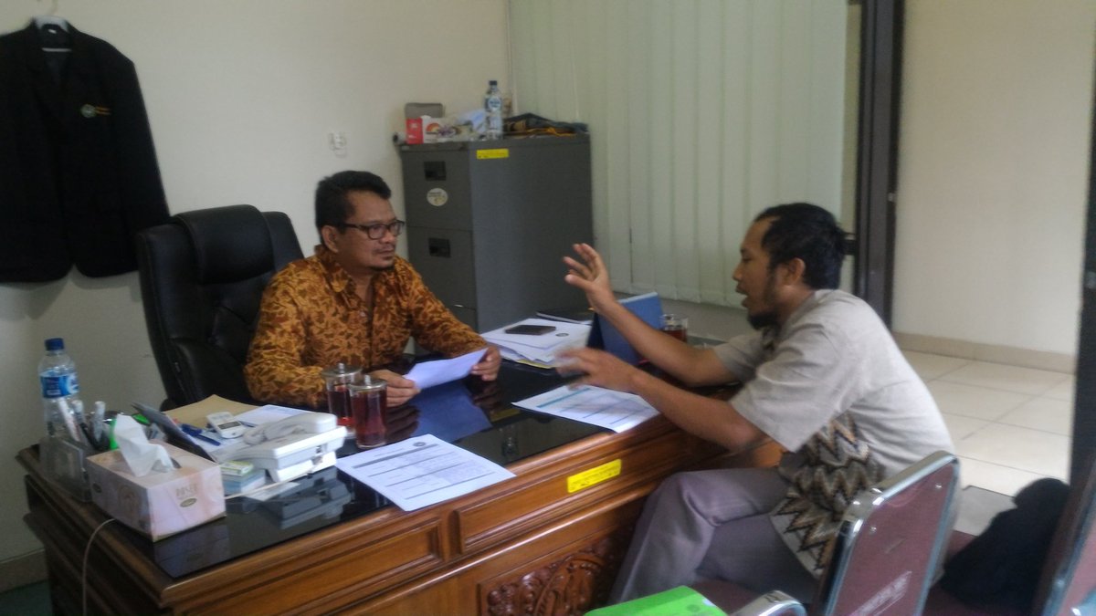 hadi_branding's tweet photo. Membersamai coach @dafrossetyono discus about branding Univet dg Wakil Rektor
#EagleWave #Branding #TipsBranding https://t.co/CMaorW6p42