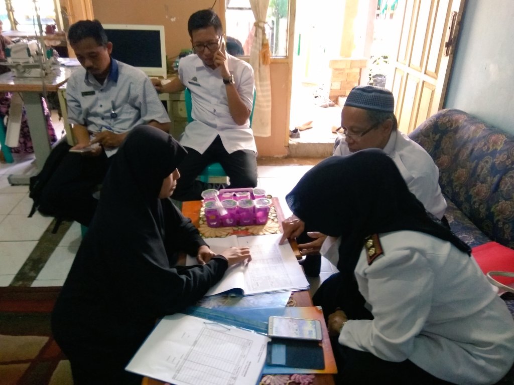 AfifvanMaidin's tweet photo. Fasilitasi kerja sama kemitraan antara KSU.Mutiara Biru @ccdpifad dgn klp tabungan Mandiri Kel.Lakessi dan Klp tabungan Mappasitujue kel.Lumpue untuk membentuk Unit Usaha Simpan Pinjam dlm mendorong pengembangan usaha UKM kota pare2 @mzulficar  @susipudjiastuti  @brsdm_kp https://t.co/gKY2O5fRAc