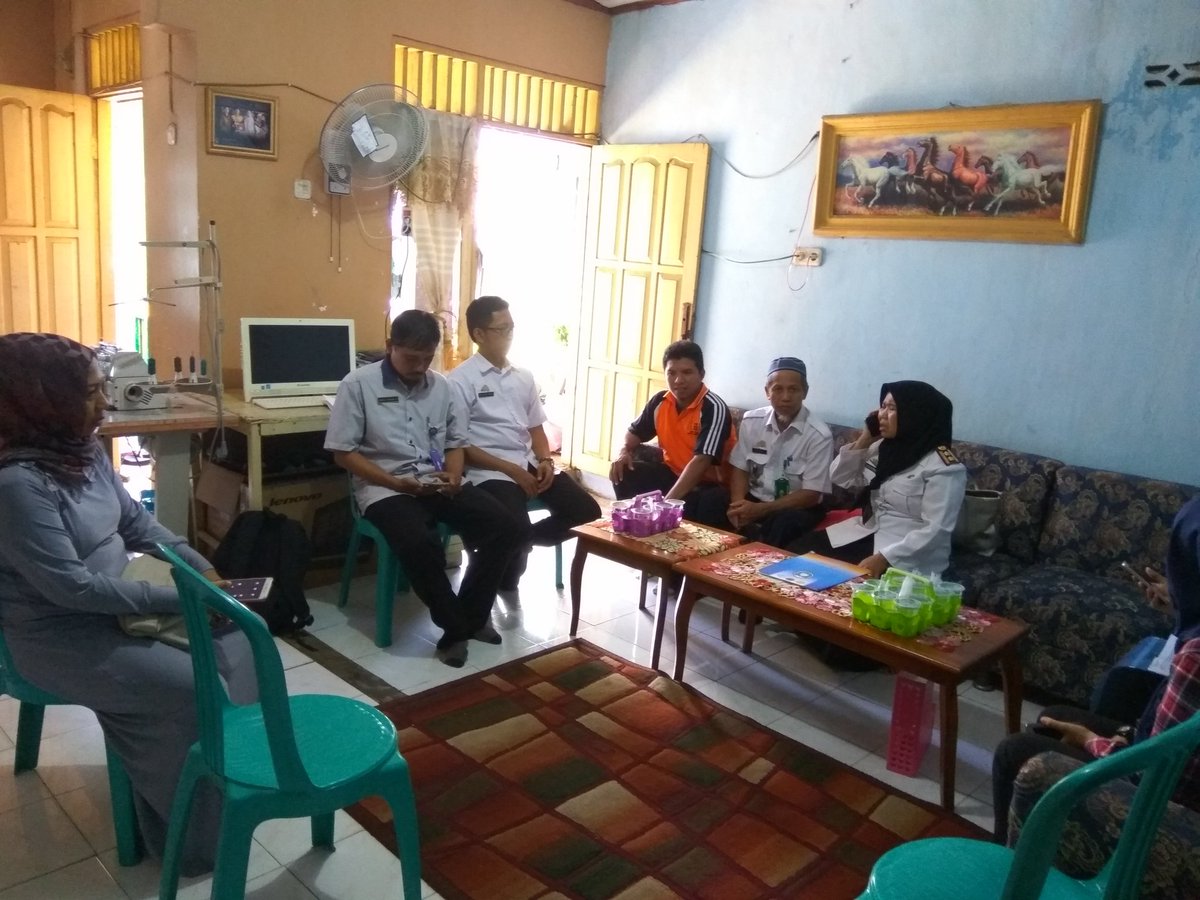 AfifvanMaidin's tweet photo. Fasilitasi kerja sama kemitraan antara KSU.Mutiara Biru @ccdpifad dgn klp tabungan Mandiri Kel.Lakessi dan Klp tabungan Mappasitujue kel.Lumpue untuk membentuk Unit Usaha Simpan Pinjam dlm mendorong pengembangan usaha UKM kota pare2 @mzulficar  @susipudjiastuti  @brsdm_kp https://t.co/gKY2O5fRAc