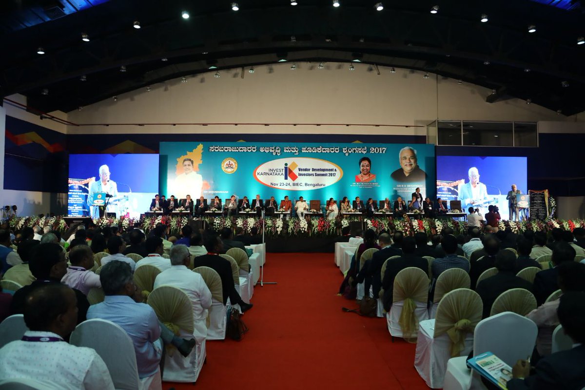 investkarnataka's tweet photo. Entire audience gathered at #VDIS2017 listen intently as Hon Minister @RV_Deshpande speaks in his inimitable style https://t.co/oK18MeW8Ex