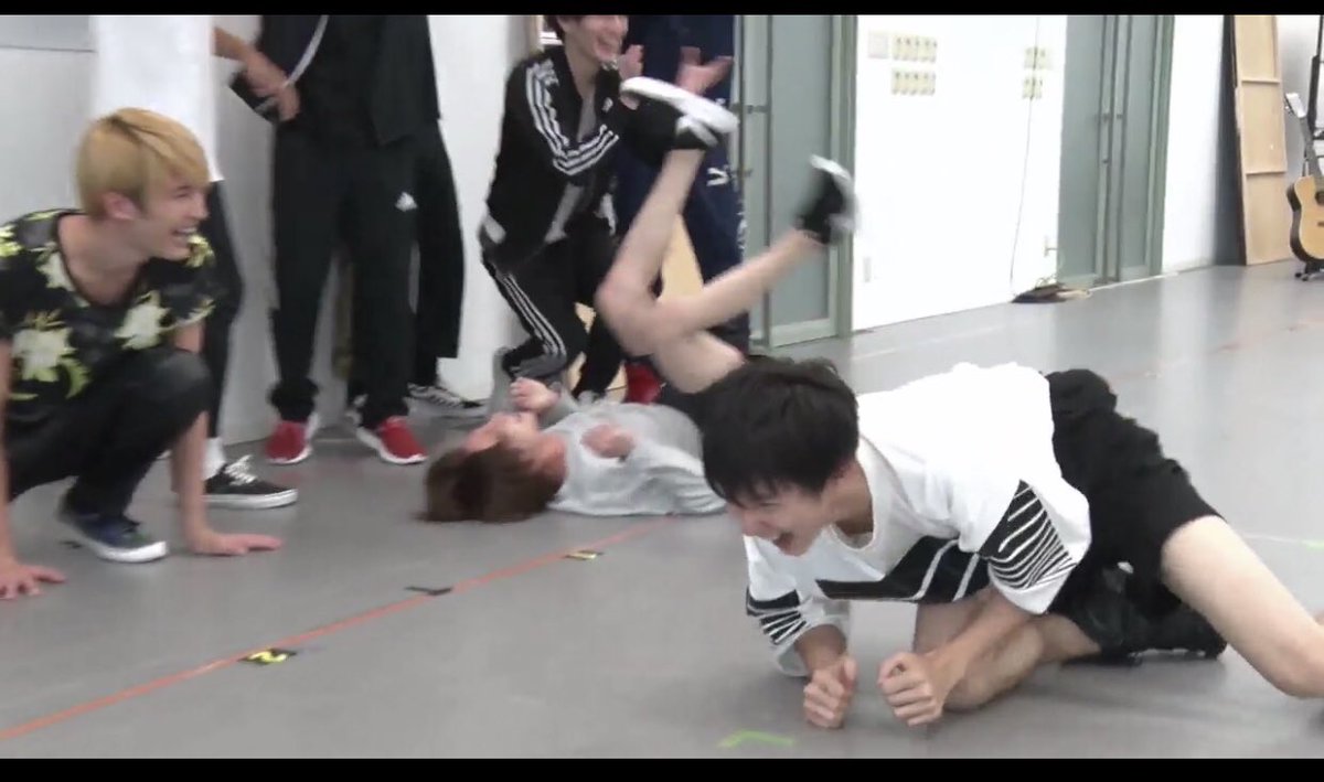 GS テクノパンツ 3本ラインM 平野紫耀、田中樹、SixTONES ジェシー着 GS テクノパンツ 3本ラインM 平野紫耀、田中樹、SixTONES ジェシー着