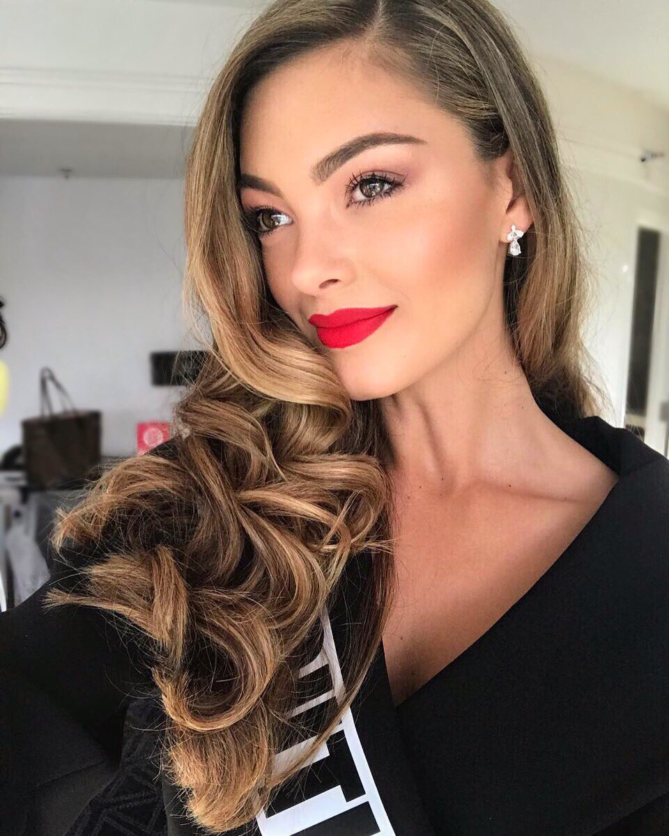 AmyLBiggs's tweet photo. Let's get South Africa behind @DemiLeighNP for @MissUniverse VOTE VOTE VOTE and RT #MissUniverse #SouthAfrica @KFMza https://t.co/f801tDgYR0