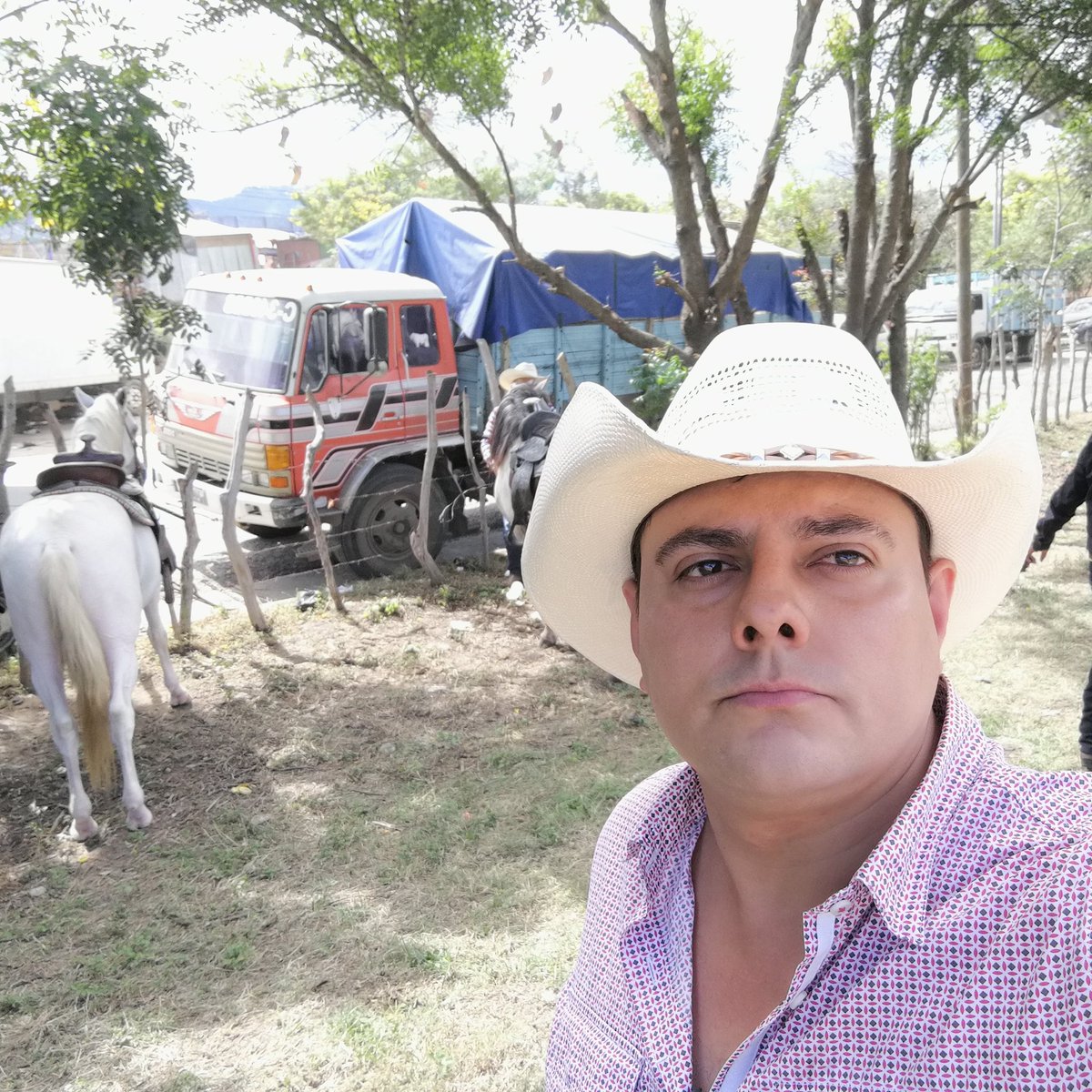 Chacopaiz7's tweet photo. #NuevaFotoDePerfil https://t.co/h260nJw1sZ