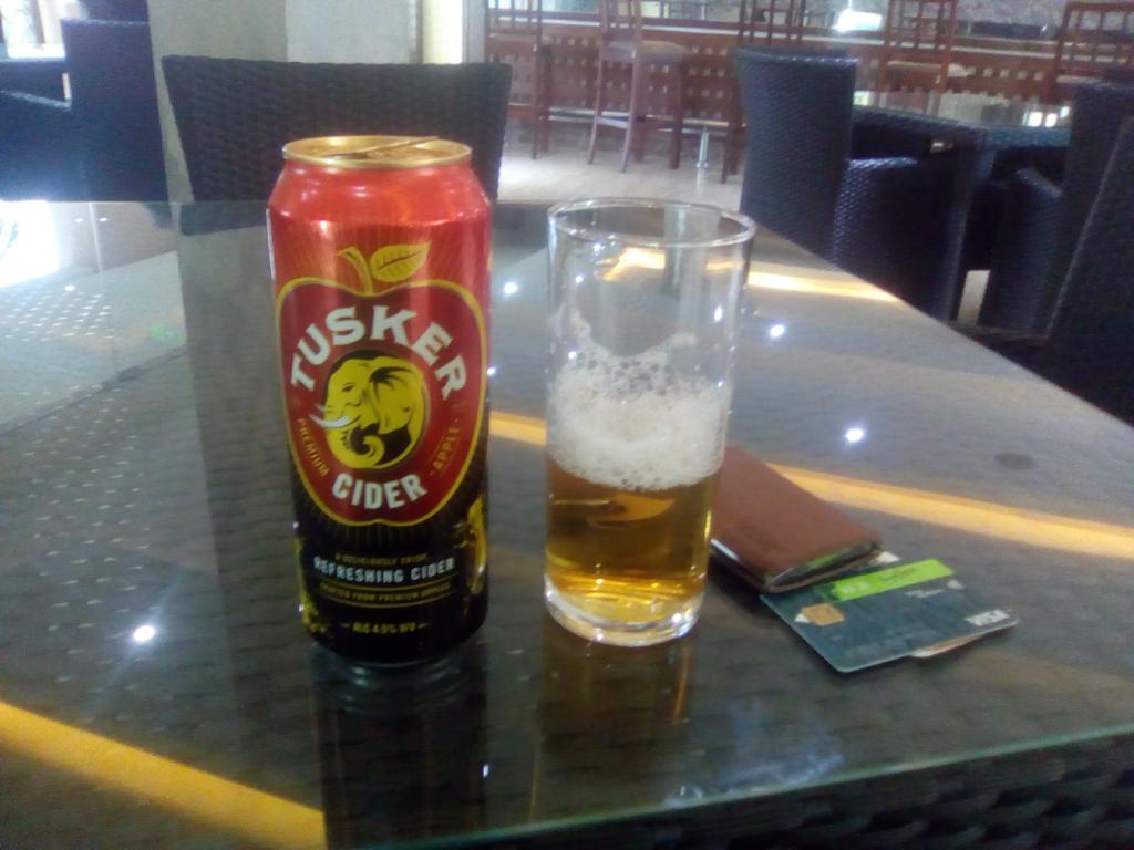GinsonMurangiri's tweet photo. @TuskerCider When bae in the can tells you not to go home because she is #Explodingwithtaste .
#TuskerCider
#Urbanpixels https://t.co/Qfi6fi83cd