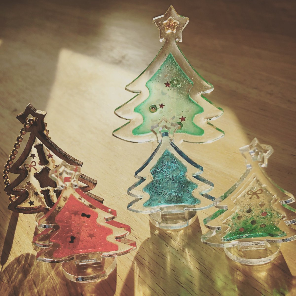 digihaco_'s tweet photo. UVレジンを使ってXmasツリー作りワークショップ。
どれもいい感じです。

#ワークショップ #クリスマス https://t.co/mtAyR9fvs0