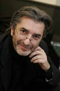 NousSommes13M's tweet photo. Tabac au cinéma : « Protéger n’est pas vivre sous un immense préservatif » (William Lowenstein) - https://t.co/b3Qdpg0Wzd https://t.co/xmF7laeRtk