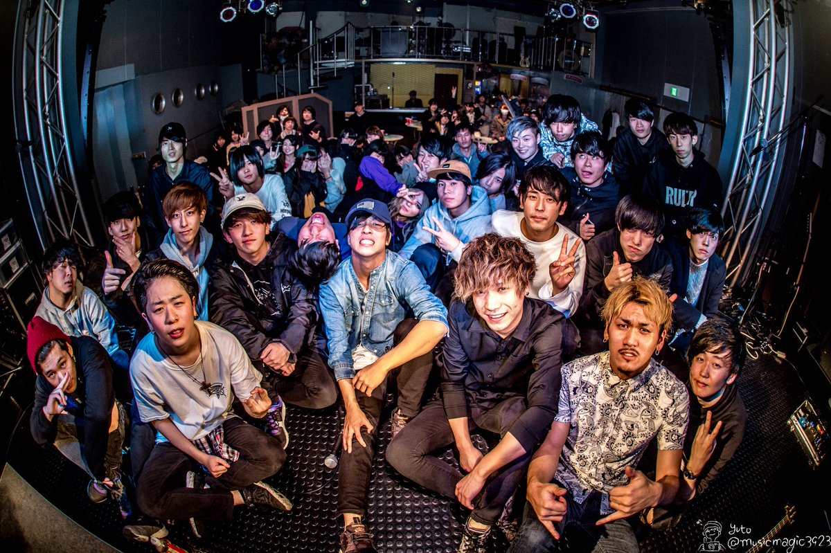 koushi_MTBC's tweet photo. 11/22サンダースネークありがとうございました。
あえて厚木でやりましたが厚木のバンドはやっぱり強いですね。
俺達はしょーもないくらいに横浜にこだわって行きますよ、
9/29も11/22もその間のライブも全て最高でした。
Nightfallこれにて終幕。
新章をお楽しみに。
#MTBC #MTBC2017 https://t.co/qaJpMIGSDF
