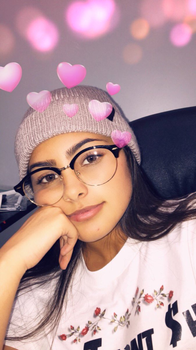 yagirlshyy's tweet photo. Peep Mt Everest on my chin :-) https://t.co/9Burc666b2