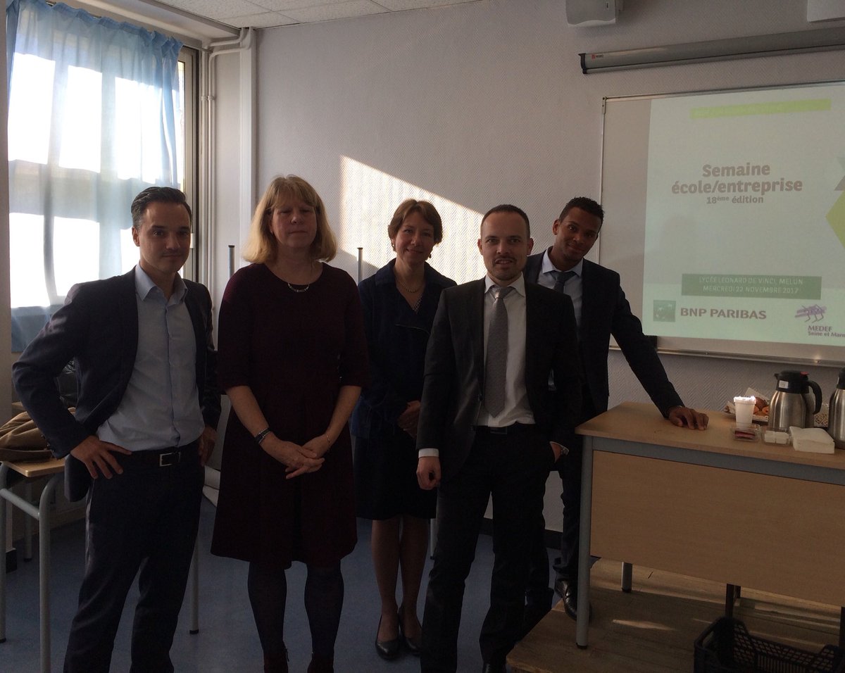 amaleroux's tweet photo. À la rencontre des étudiants du lycée Léonard de Vinci #medef Seine et Marne #melun #bnpparibas #drrpidf https://t.co/Za1adb30sv