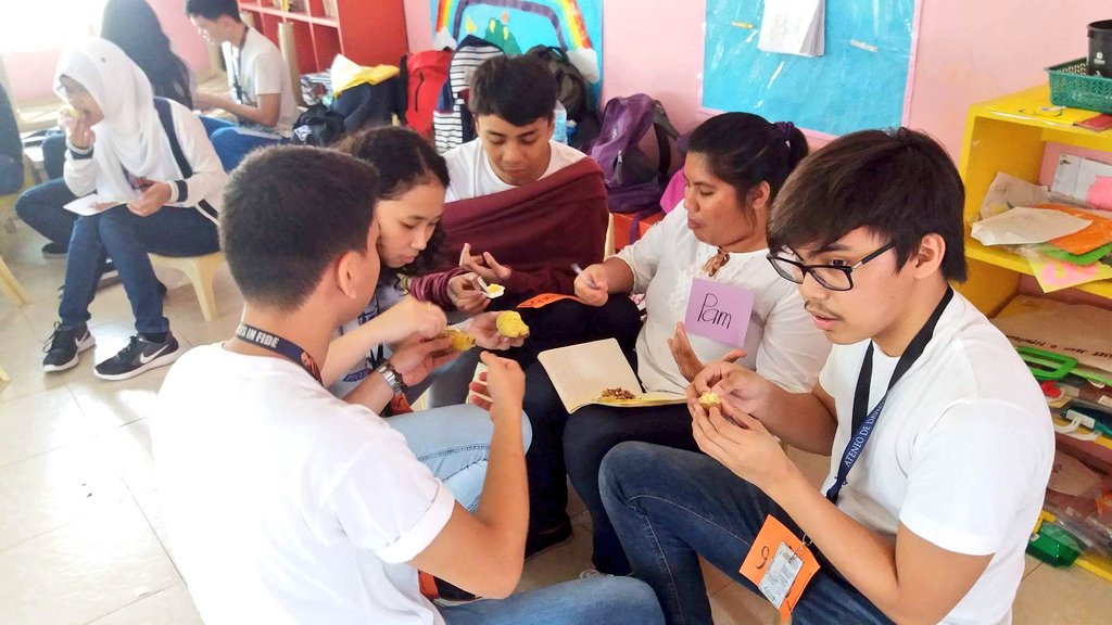 LDPSeniorHigh's tweet photo. Sections St. Denn and del Castillo during their community exposure at Kibalang, Marilog. Thank you! 💜💛💚💚💙❤ https://t.co/JyLZfvEGwl