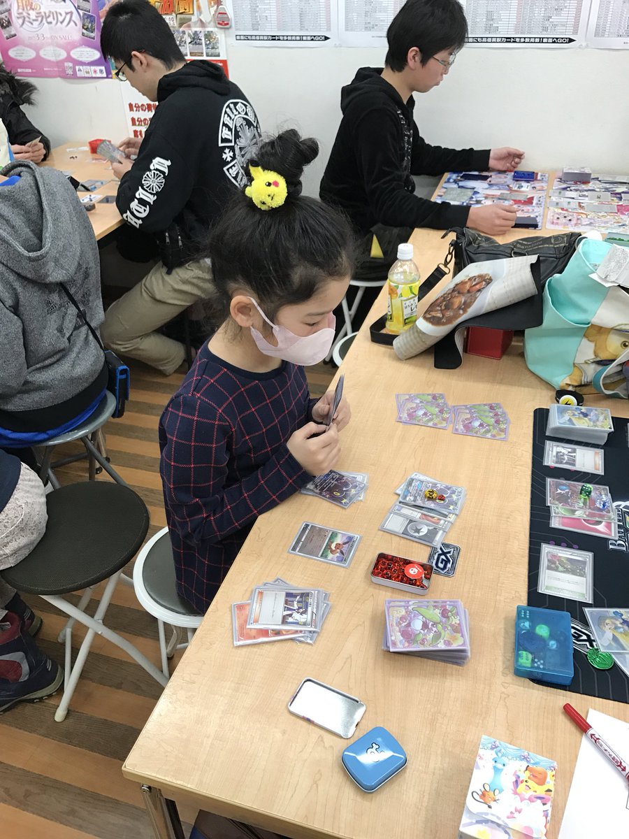 odoo13's tweet image. 親子でポケカ楽しんでまーす！#ポケモンウルトラギフト