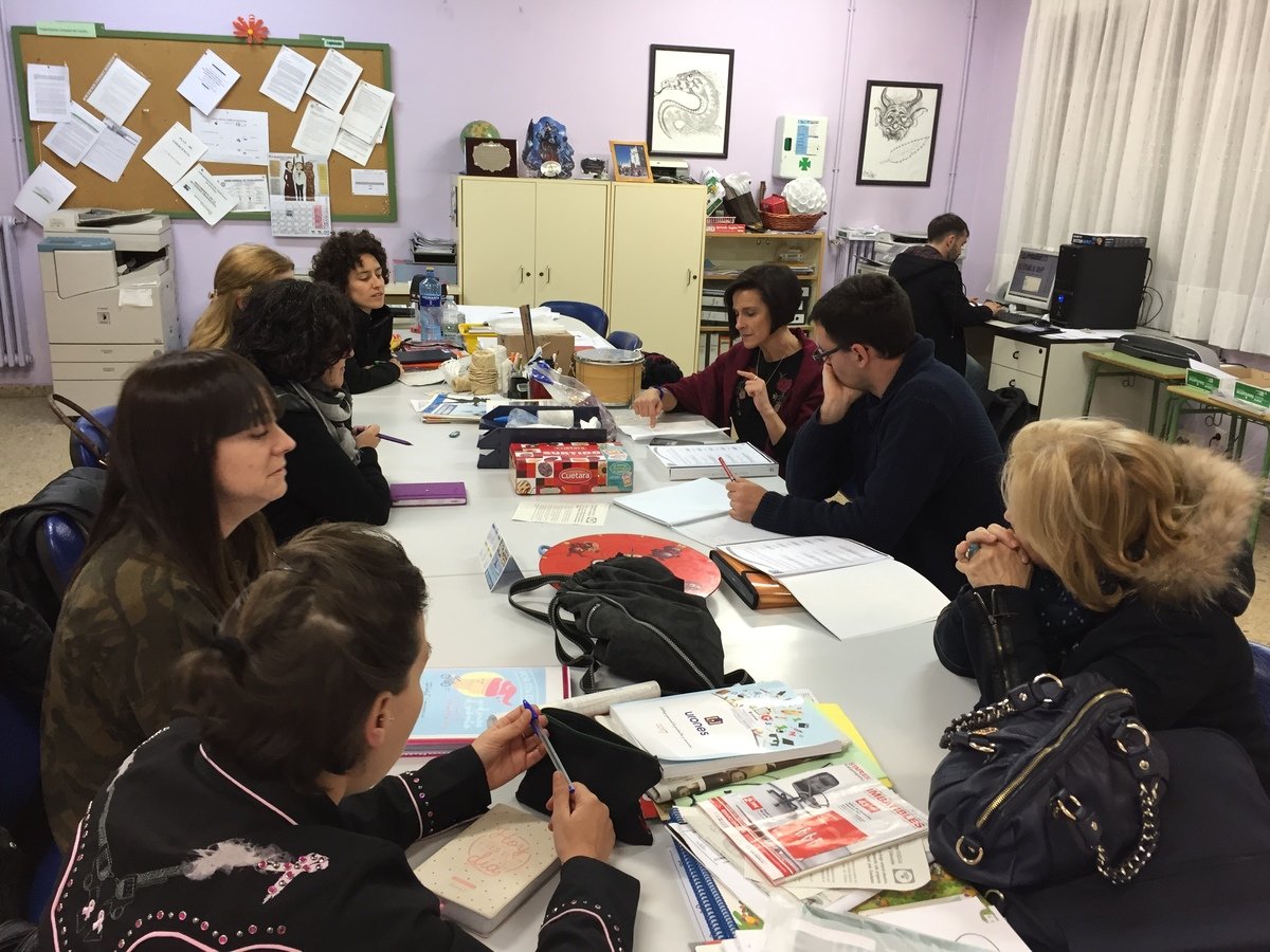 EquipoINIDE's tweet photo. Alumnado, profesorado y familias juntos para transformar #EduEspacios Enhorabuena por tu trabajo @juanffv
https://t.co/0HbqalWNXB https://t.co/YfS3S9MM6v