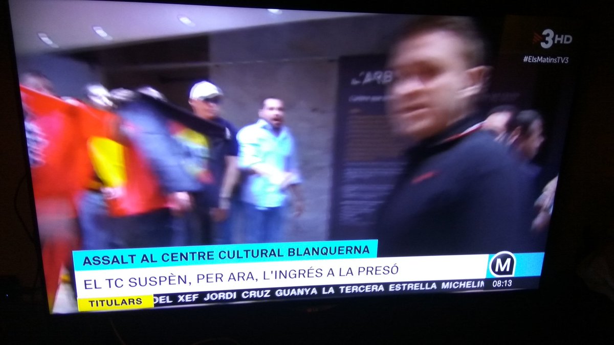 gilrovirat's tweet photo. Un altre cop!!! #Llibertatpresospolítics #shameonSpain #francoisback #Francoland https://t.co/ncFqnrh16J