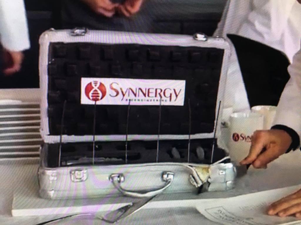 scifielements's tweet photo. It's a #BriefcaseCake!
You can have your #briefcase and eat it too!!
#Runaways
#marvel #tv #series #show #geek #scifi #superhero
#instacake #instagood #instadaily #instafood #instabusiness #instayum #instageek #foodie #cake https://t.co/rUnyuohJhB https://t.co/0H0nD93D9F