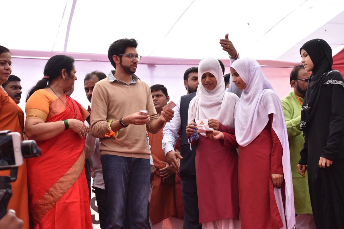 ShivSenaUBT_'s tweet photo. युवासेना प्रमुख श्री. @AUThackeray यांच्या हस्ते लोणावळा येथे "शिवसेना टॉप स्कोअरर्स" आयोजित कार्यक्रमात उपस्थित विद्यार्थ्यांना https://t.co/UAesgNnkSl या वेबसाईट वर रजिस्ट्रेशन साठी लागणाऱ्या #PromoCode चे वाटप करण्यात आले #ShivSena #YuvaSena #shivsenatopscorer https://t.co/1FcBgyaw39