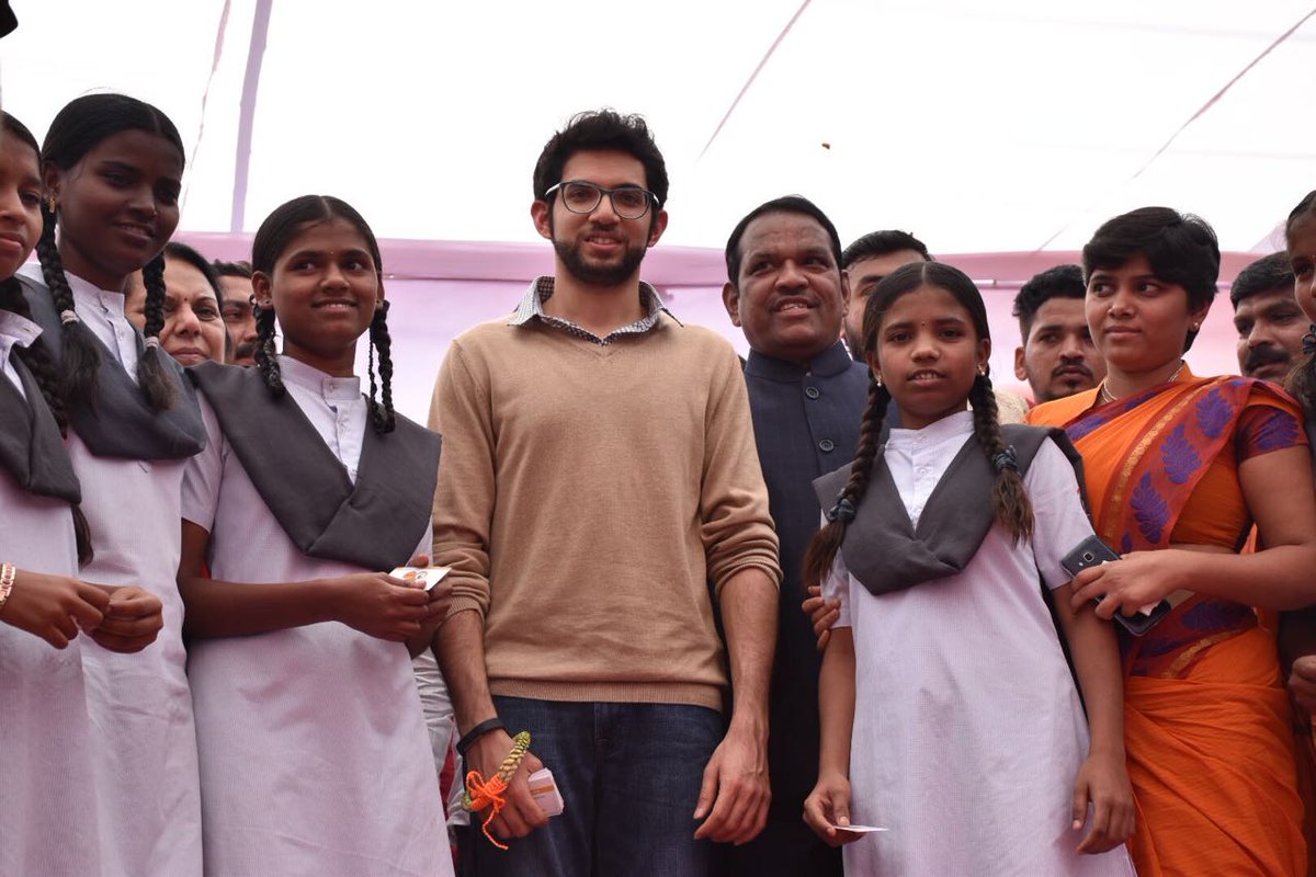 ShivSenaUBT_'s tweet photo. युवासेना प्रमुख श्री. @AUThackeray यांच्या हस्ते लोणावळा येथे "शिवसेना टॉप स्कोअरर्स" आयोजित कार्यक्रमात उपस्थित विद्यार्थ्यांना https://t.co/UAesgNnkSl या वेबसाईट वर रजिस्ट्रेशन साठी लागणाऱ्या #PromoCode चे वाटप करण्यात आले #ShivSena #YuvaSena #shivsenatopscorer https://t.co/1FcBgyaw39